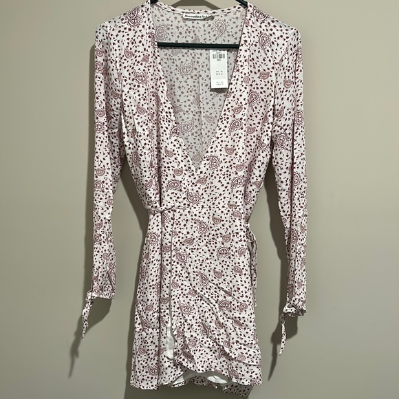 Abercrombie & Fitch long sleeve wrap around dress. NWT - Picture 1 of 2